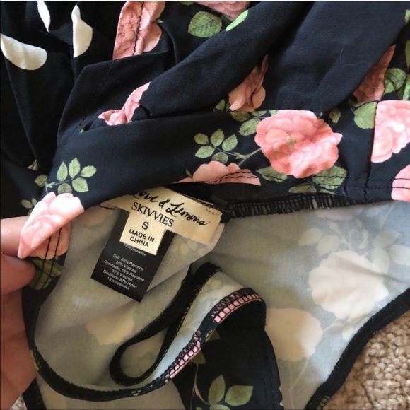 FLL | Bodysuit- comment if interested - Picture 5 of 8